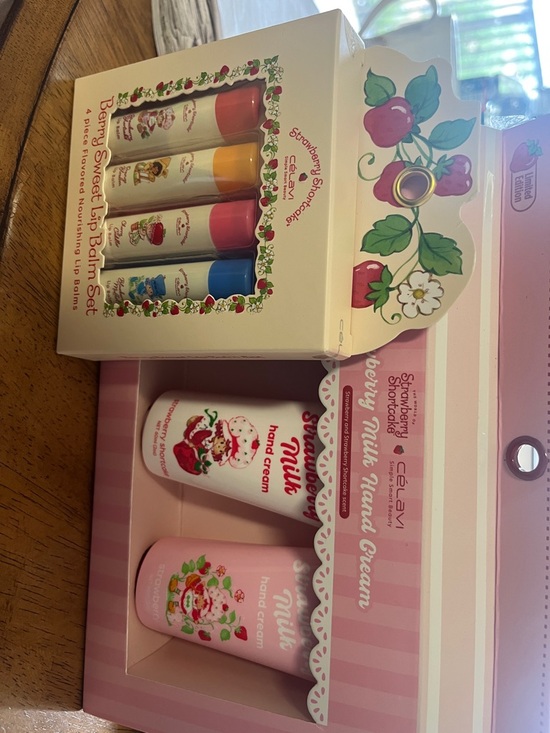 Celavi Other - Strawberry Milk Hand Cream & Berry Lip Balm Set - Pink